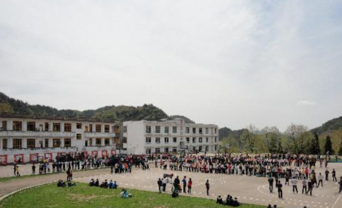 摩尼中学