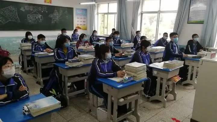 永川市三教镇初级中学校