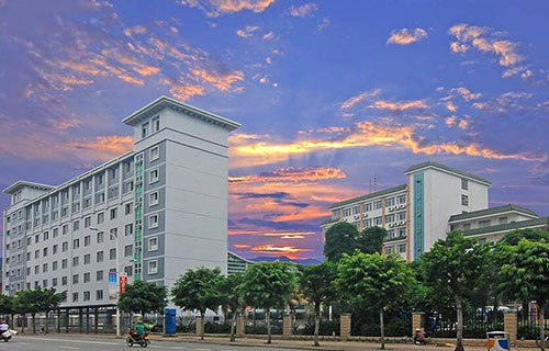 右江民族医学院成人教育学院