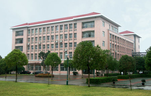 江油市战旗镇初级中学校