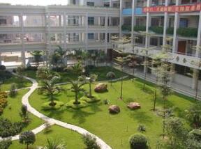 江油市八一乡初级中学校