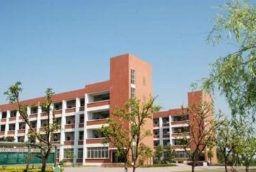 永川市张家镇张家初级中学校
