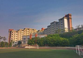 贵港市圣湖中学