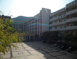 盐亭县中学校