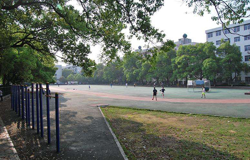 长寿渡舟中学校