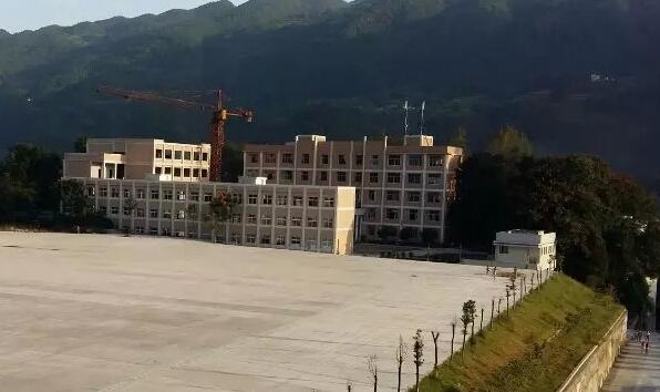 巫溪县尖山中学