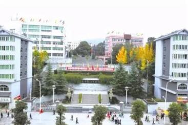 黔江区濯水中学