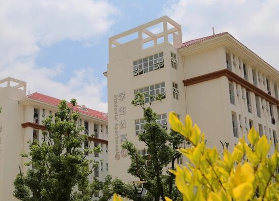 重庆江津市金龙中学校