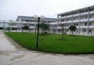 龙里县铬洋学校