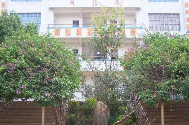 云南省个旧市第十二中学